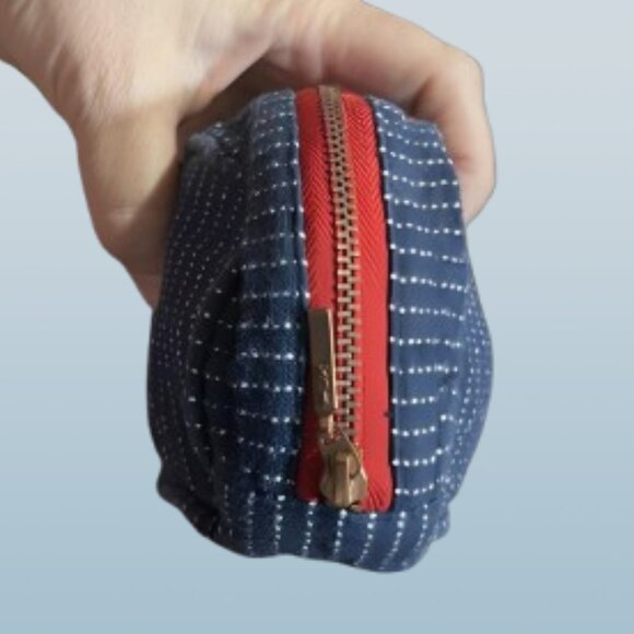 Levi's Strauss & Co Mini Pouch With White Stitch Detail - Picture 5 of 8